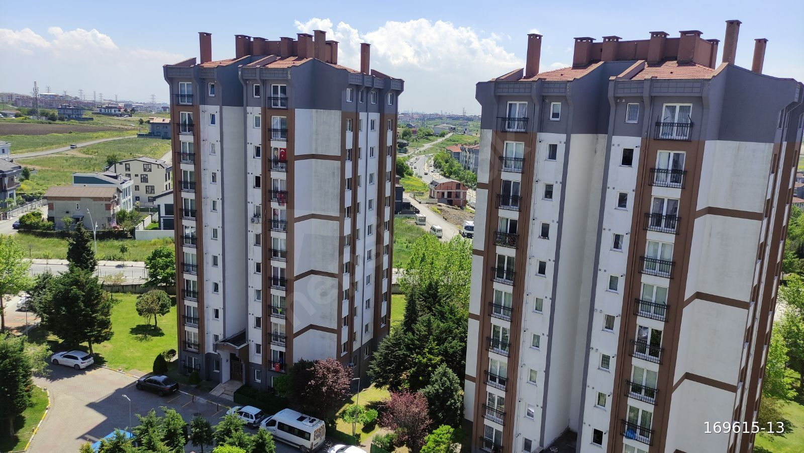 HADIMKÖY KİPTAŞ-1 SİTESİNDE SATILIK İÇİ YENİLENMİŞ TEMİZ DAİRE