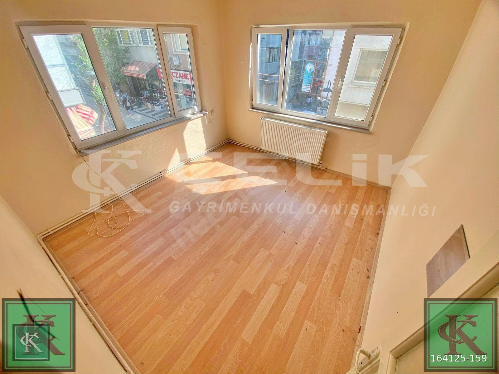 ÇELİK EMLAK'TAN MERKEZİ KONUMDA ARAKAT 2+0 60M2 KİRALIK DAİRE!