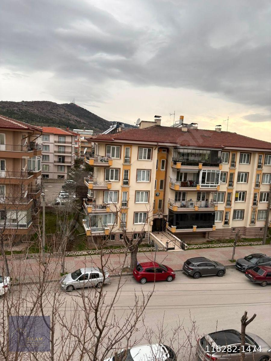 AFYON MERKEZ GÜVENEVLERDE SATILIK 3+1 DAİRE