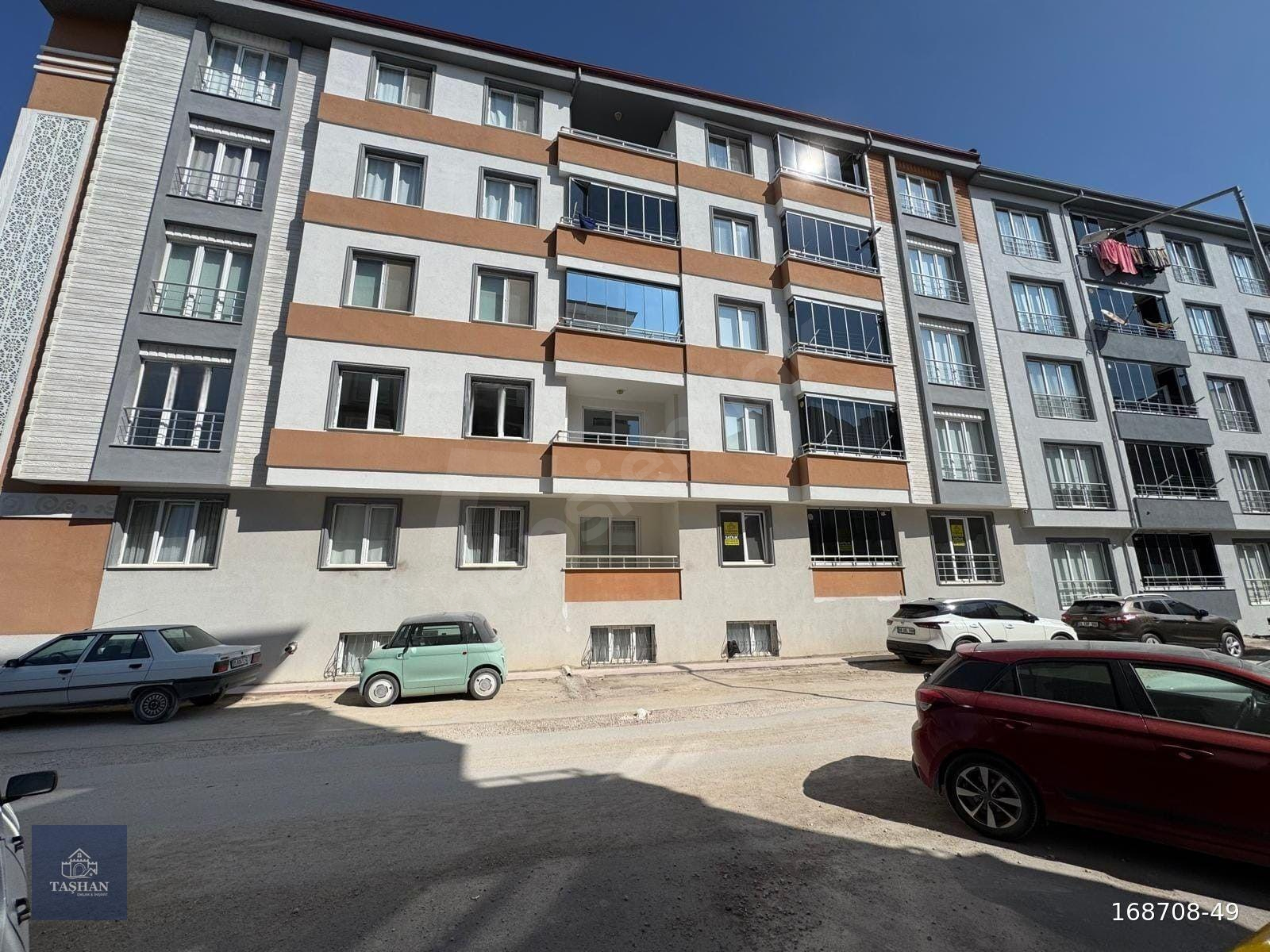TAŞHAN EMLAK’ TAN HARMANLAR MAHALLESİ ELSA GLORY ÜSTÜNDE SATILIK 3+1 EKLENTİLİ LÜKS DAİRE