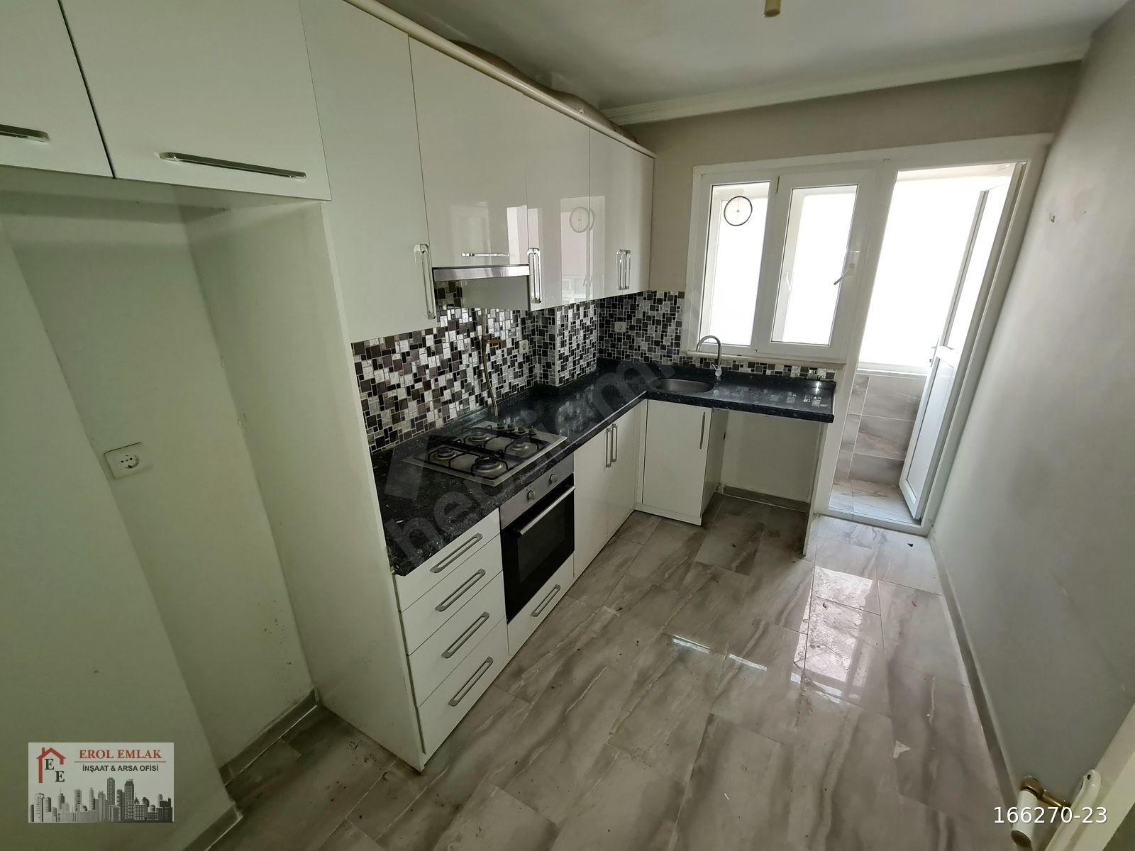 EROL EMLAK'TAN YAYLA CAMİSİNE YAKIN TEMİZ 3+1 130 m2
