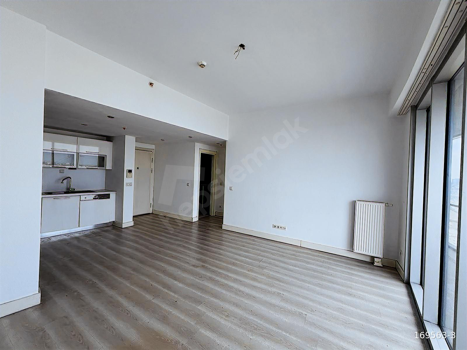 BATIŞEHİR HİRA'DAN SATILIK 1+1 YÜKSEK KAT KULLANIMA HAZIR DAİRE