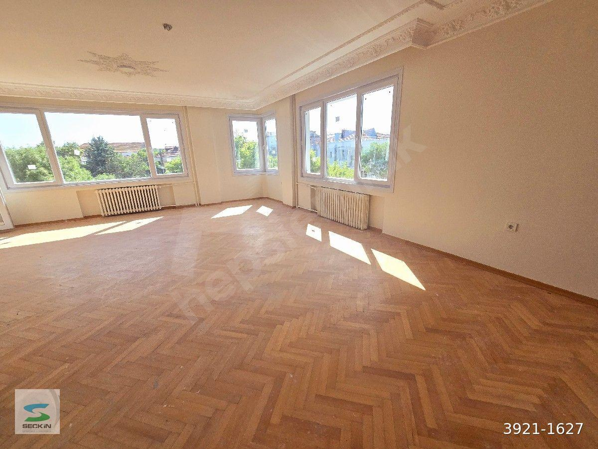 YEŞİLKÖY SAHİLDE KEYİFLİ BAKIMLI GÜZEL DAİRE