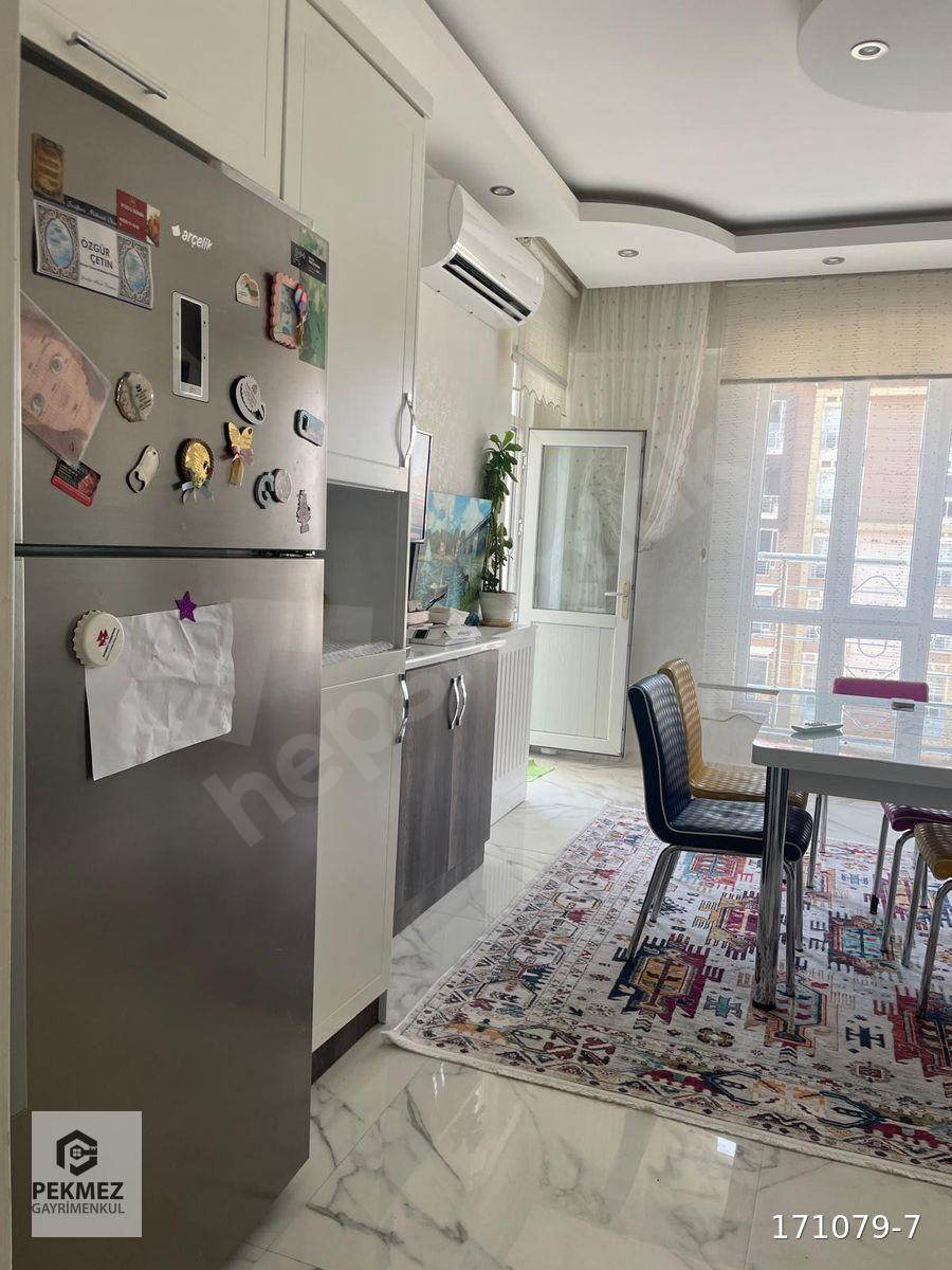 SATILIK 35LIK CADDE ÜZERINDE 3 + 1 DAIRE