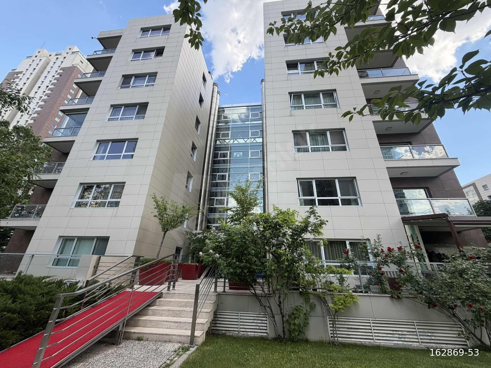 PARKORAN C3 BLOKTA MANZARALI,BALKONLU SATILIK BOŞ 1+1 DAİRE