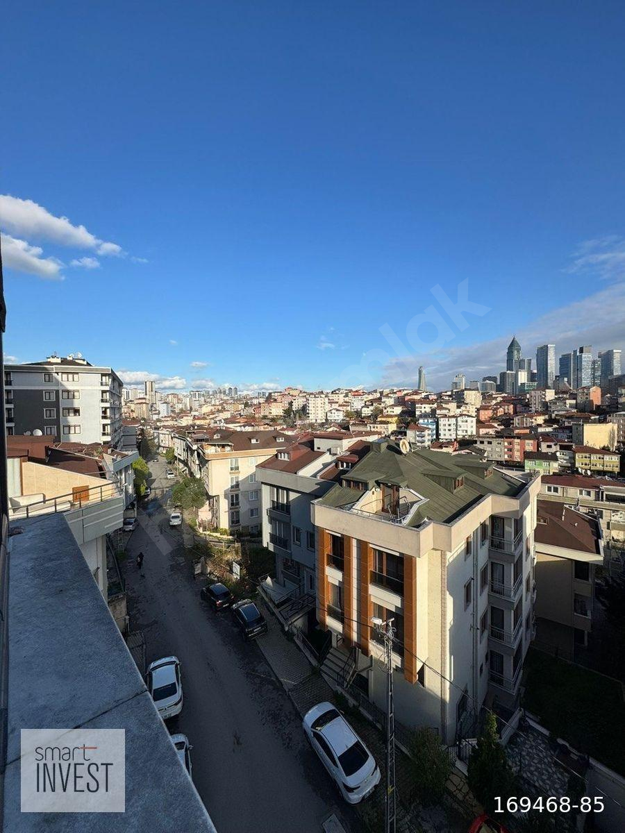 Ataşehir Esatpaşa Teraslı Geniş 1+1 Satılık Daire