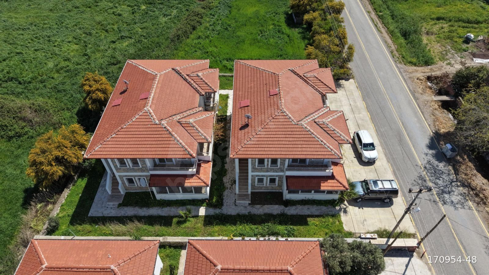 DATÇA KÖRMEN DE ANA YOL ÜZERİ SATILIK ÜST KAT 1+1 DAİRE