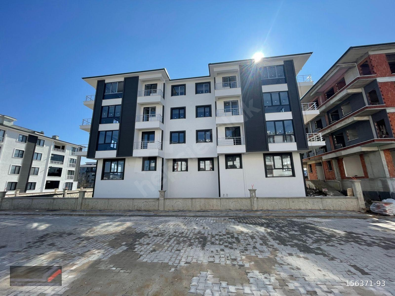 YALOVA ÇİFLİKKÖY MAHALLESİNDE KİRALIK 3+1 GENİŞ BALKONLU DAİRE