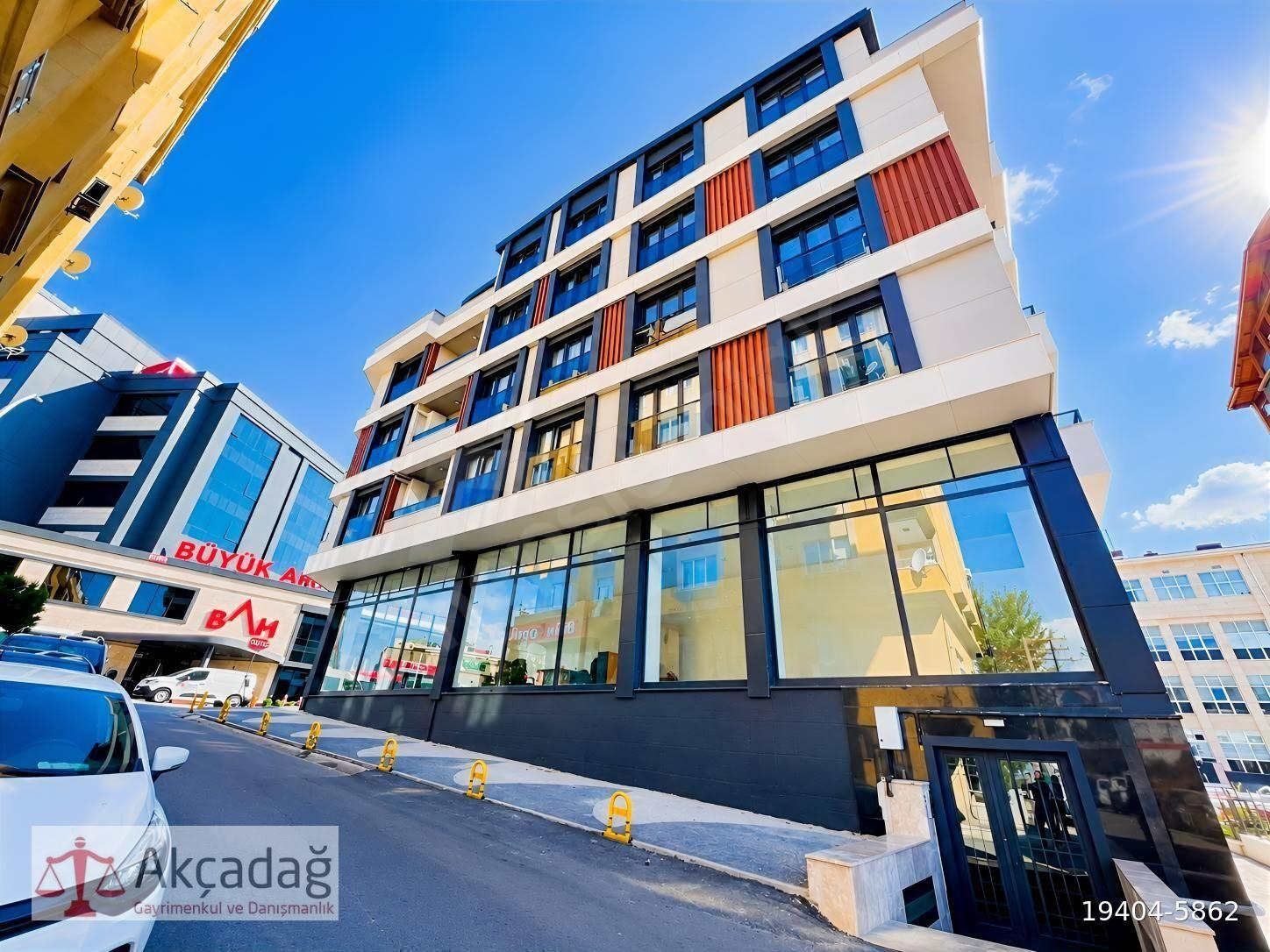 AKÇADAĞ GAYRİMENKUL'DEN DENİZ MANZARALI ARA KAT FIRSAT DAİRE