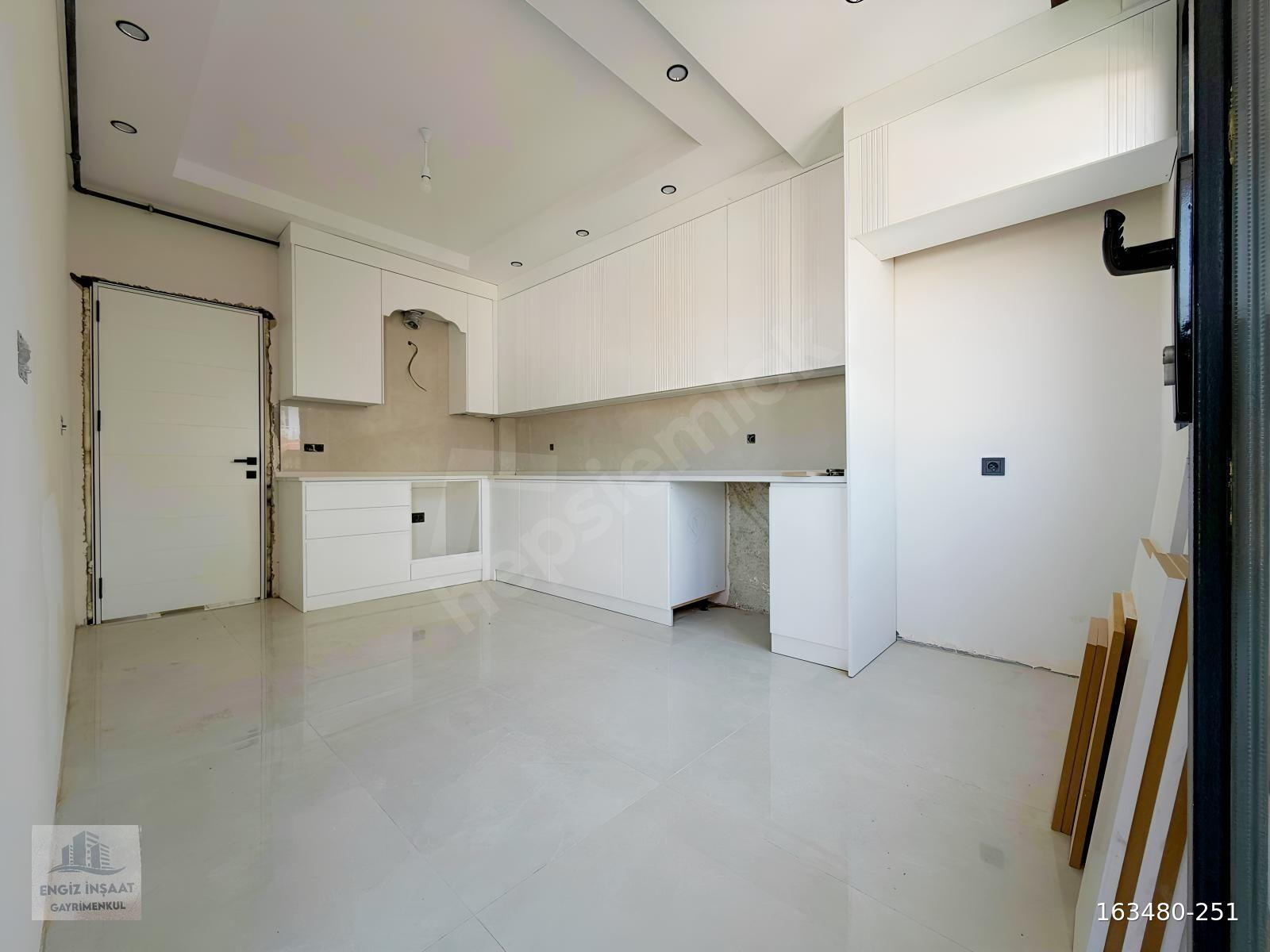 GÜMÜŞÇAYDA 2+1 125M2 ARAKAT ÖN CEPHE ÇİFT BALKONLU GENİŞ DAİRE
