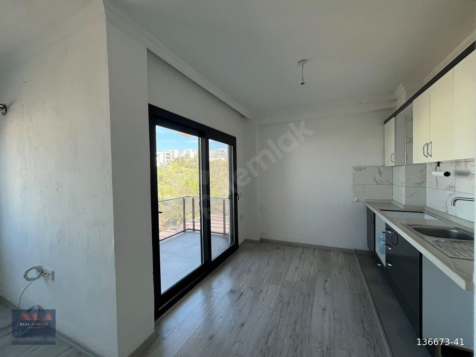 MUMCULAR MERKEZDE KİRALIK 2+1 ARA KAT | 2 BALKON | TERMOSİFONLU