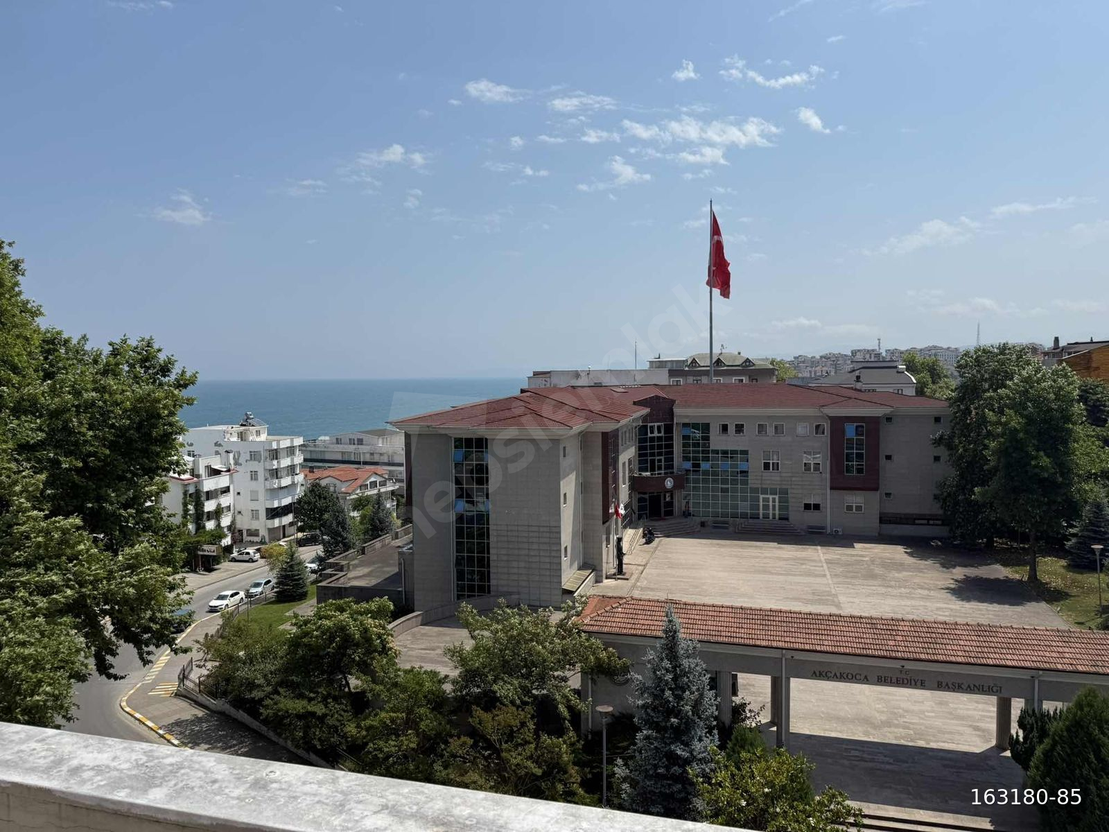 MERKEZİ KONUMDA DENİZ MANZARALI DUBLEKS