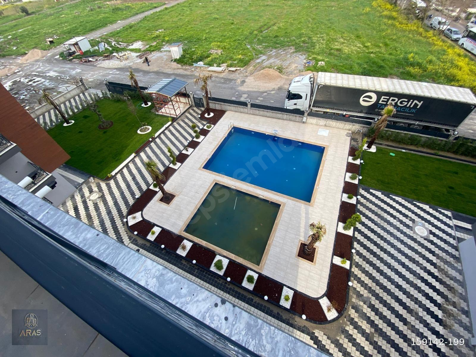 Aras yapı'dan muradiye de havuzlu eşyalı 1+1 kiralık daire