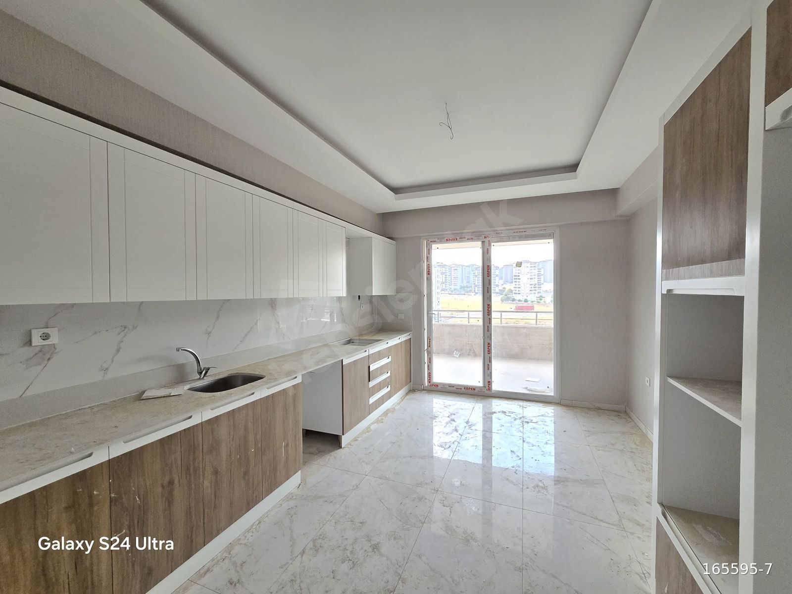 GÖKTÜRK MAHALLESİNDE STADYUMA YAKIN ARAKAT 3+1 GENİŞ DAİRE