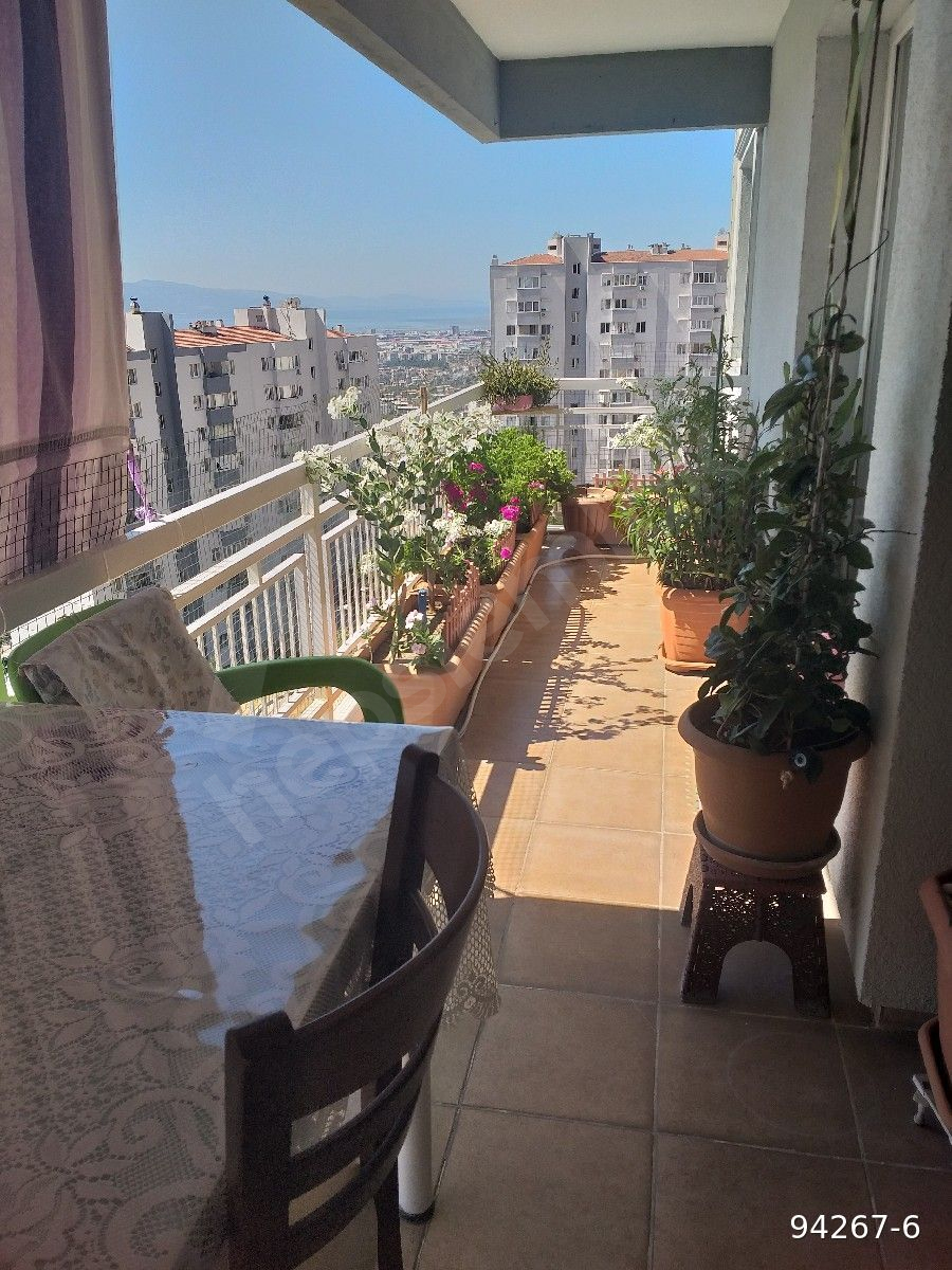 ÇİĞLİ YAKAKENT'TE DOĞALGAZLI SATILIK LÜKS DAİRE
