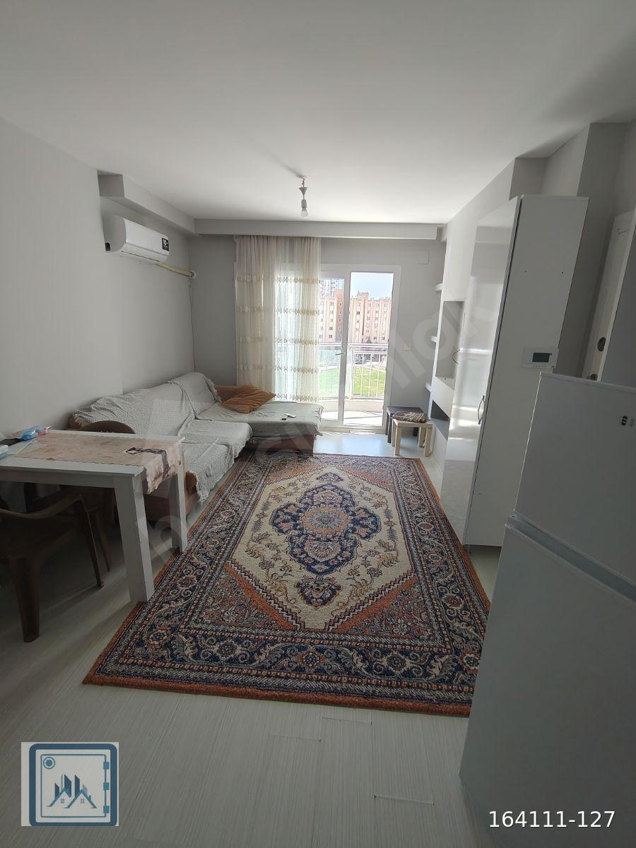 GÜLTEPE DE CADDE ÜZERİNDE EŞYALI KİRALIK 1+1 DAİRE