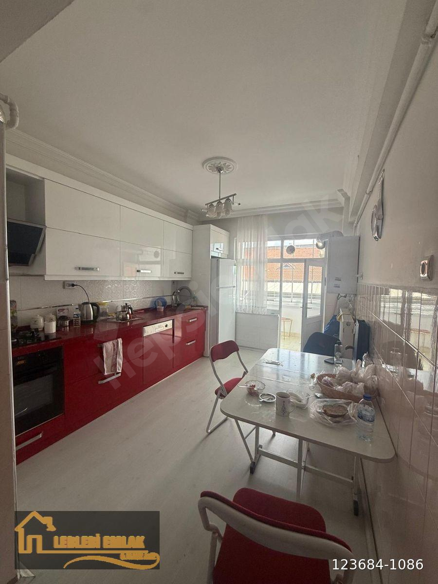 ACİL DÜŞTÜ !!!ÇORUM MERKEZDE YENİ MEYDAN ve GAZİ CADDESİ YAKINI YOLA CEPHE GENİŞ 4+1 SATILIK DAİRE
