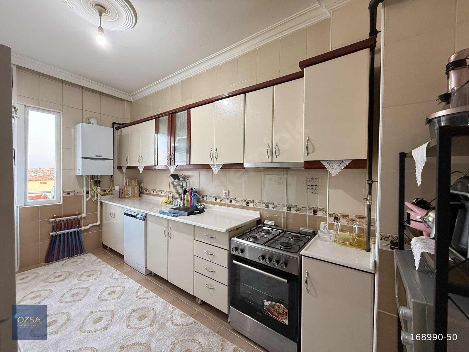 KAYABAŞI MAH 3+1 ARAKAT ÜÇ CEPHELİ KOMBİLİ SATILIK DAİRE