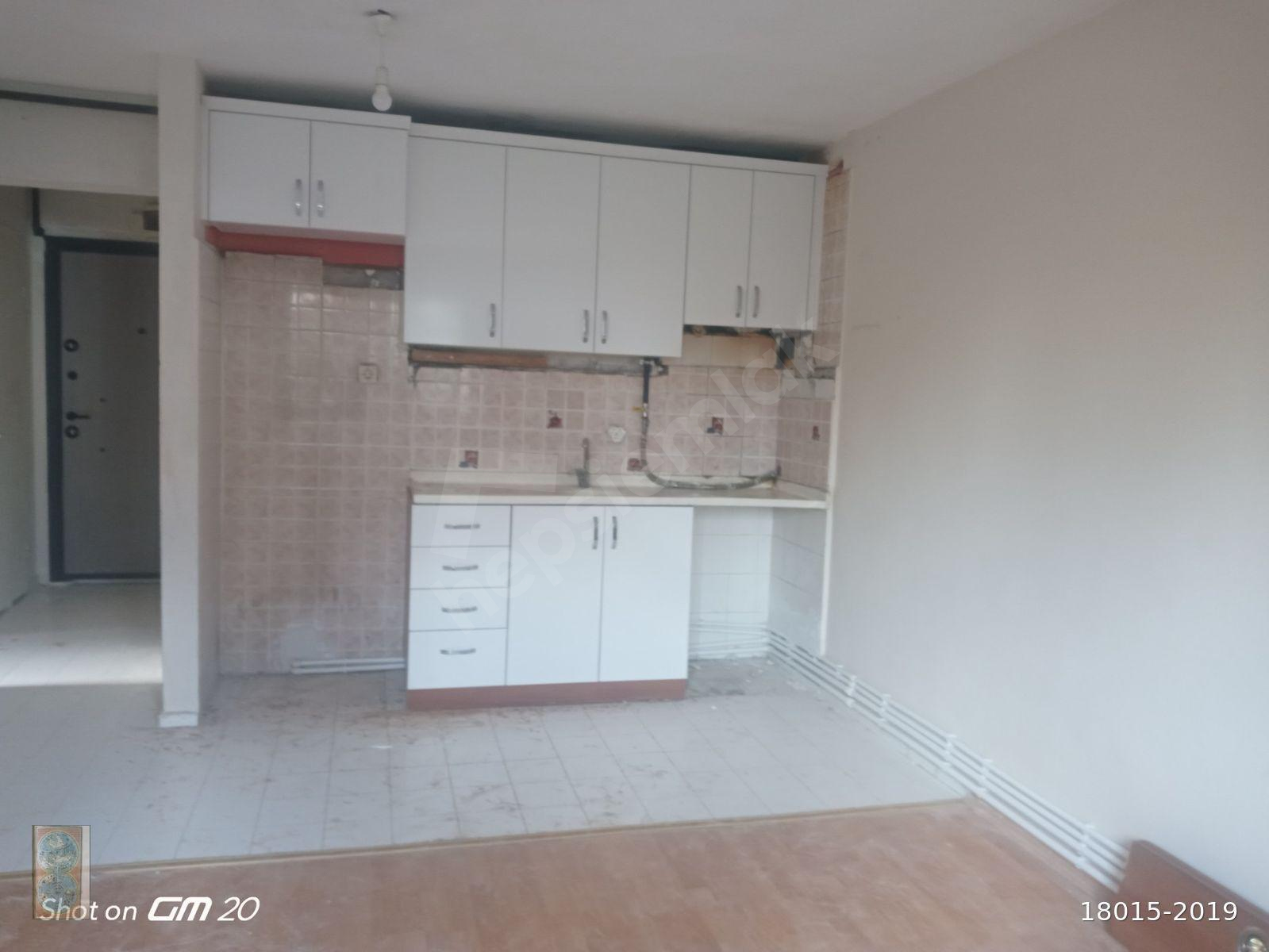 İZMİR BORNOVA EVKA-4 TE 2+1 AÇIK MUTFAKLI KOMBİLİ KİRALIK ARA KAT DAİRE