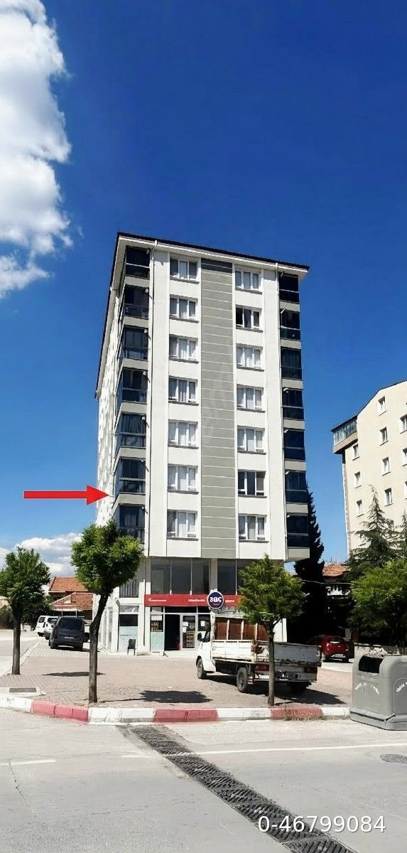 İBRAHİM TAHTAKILIÇ CADDESİ ÜZERİNDE ARA KAT 2+1 SATILIK DAİRE