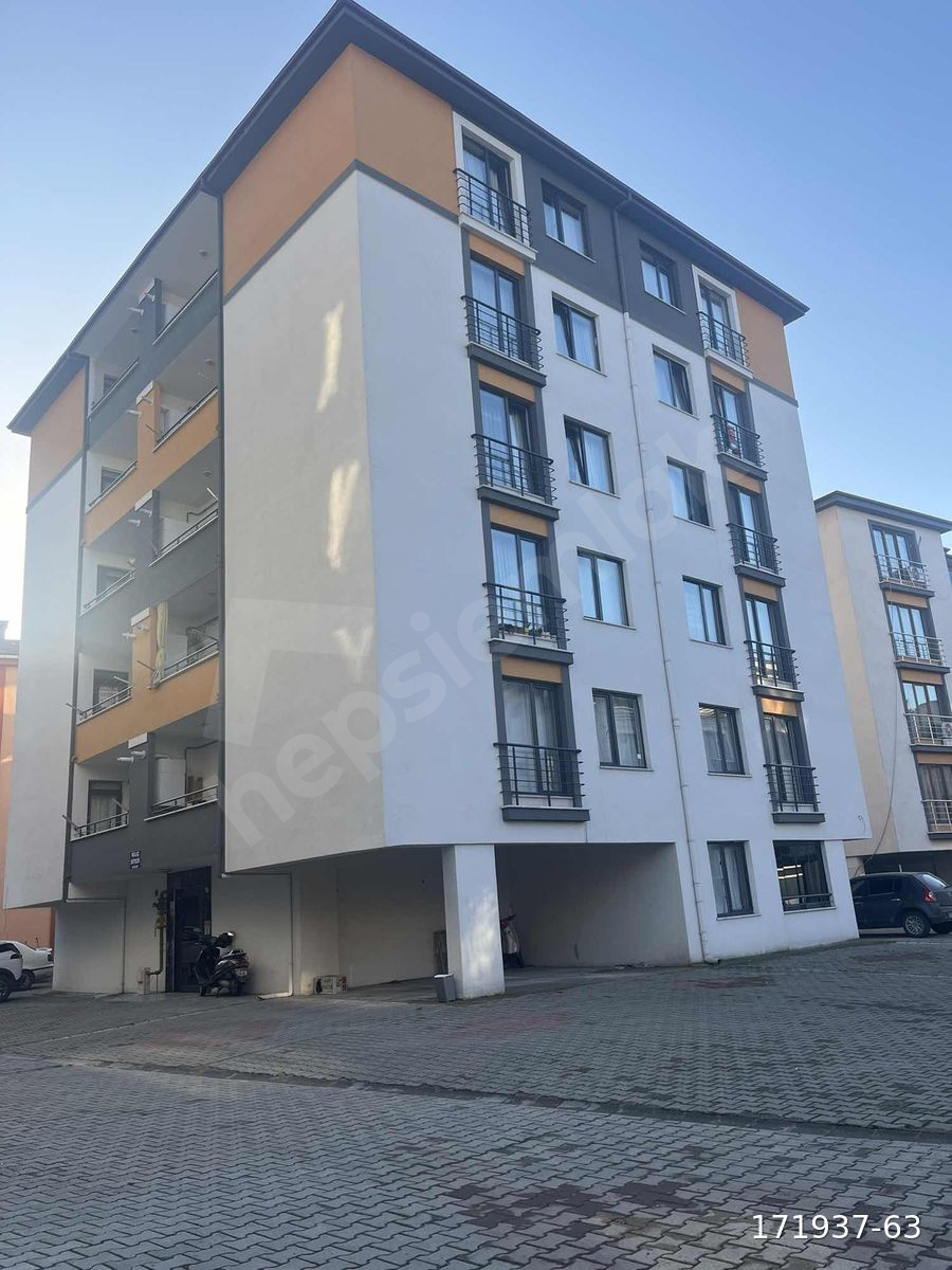 ANAYOLA YAKIN DOĞA KOLEJİ MEVKİİNDE SATILIK AYRI MUTFAKLI 1+1