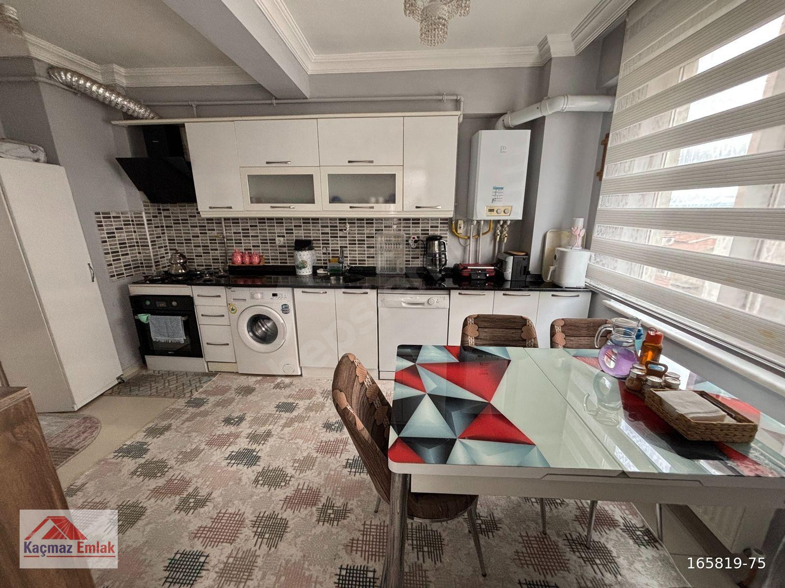 KAÇMAZ EMLAK'TAN GAZİ YAKUP SATAR CD. SATILIK GENİŞ 3+1 DAİRE