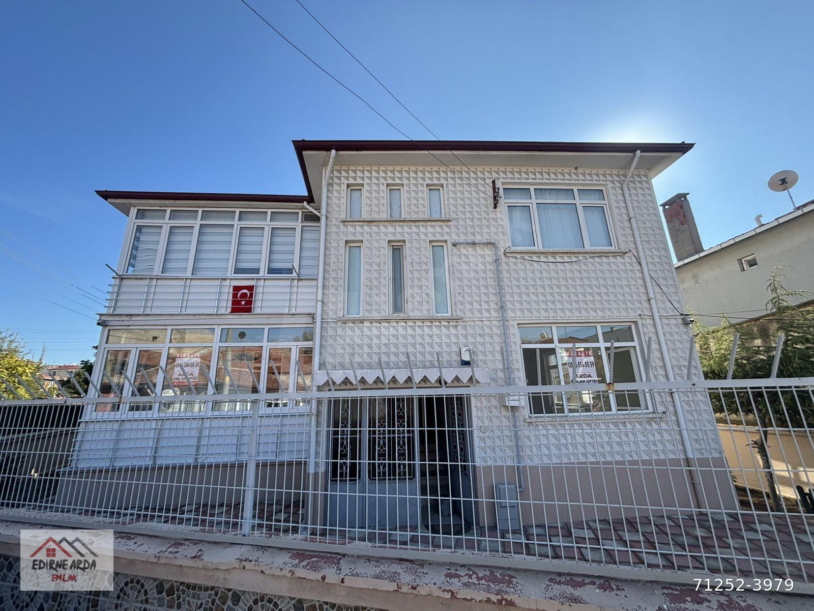 Arda Emlak Ofisin’den Uzunkaldirim Mevkiinde Müstakil Bahçeli Bakımlı Daire