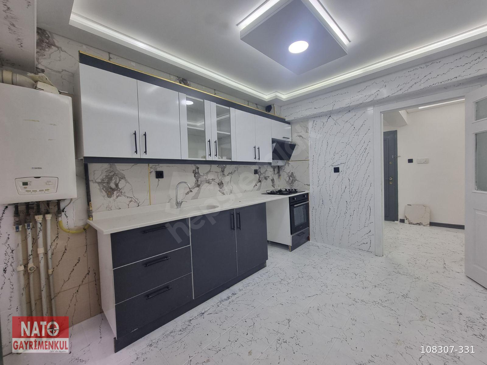 NATOYOLU YAKINI 2+1 GİRİŞKAT İÇİ DIŞI SIFIR YAPILI FIRSAT DAİRE