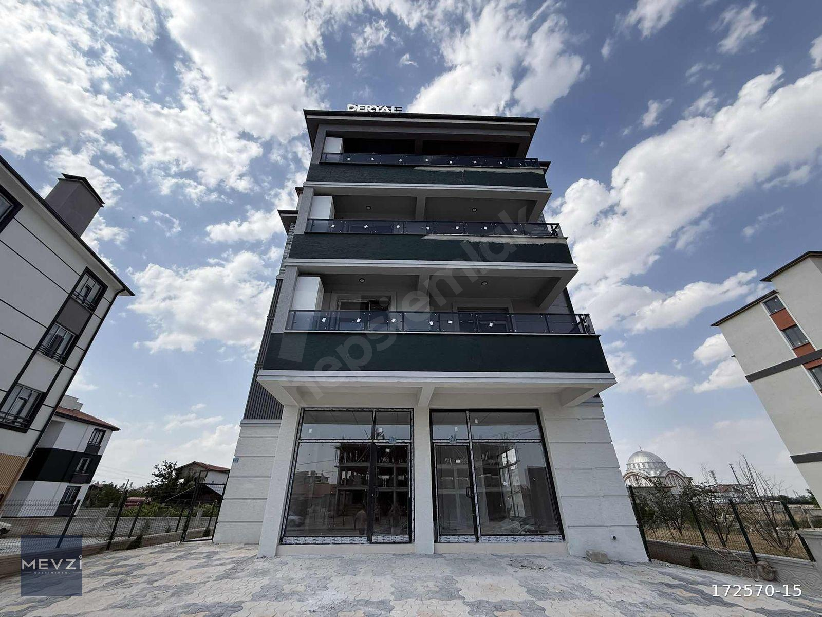 KARARSLANDA SATILIK 3 CEPHE ANA CAD. ÜSTÜ SATILIK LÜX 3+1 DAİRE