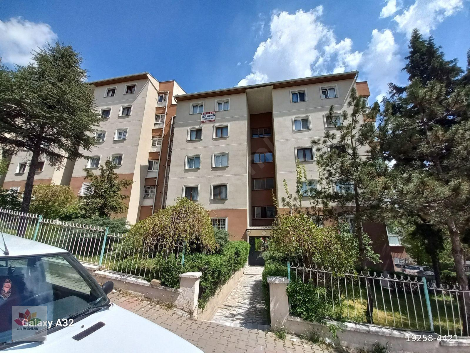 Sehat Mahallesinde,İyi Yapılı,Cad.Üzerinde ,Okullara Yakın 3+1
