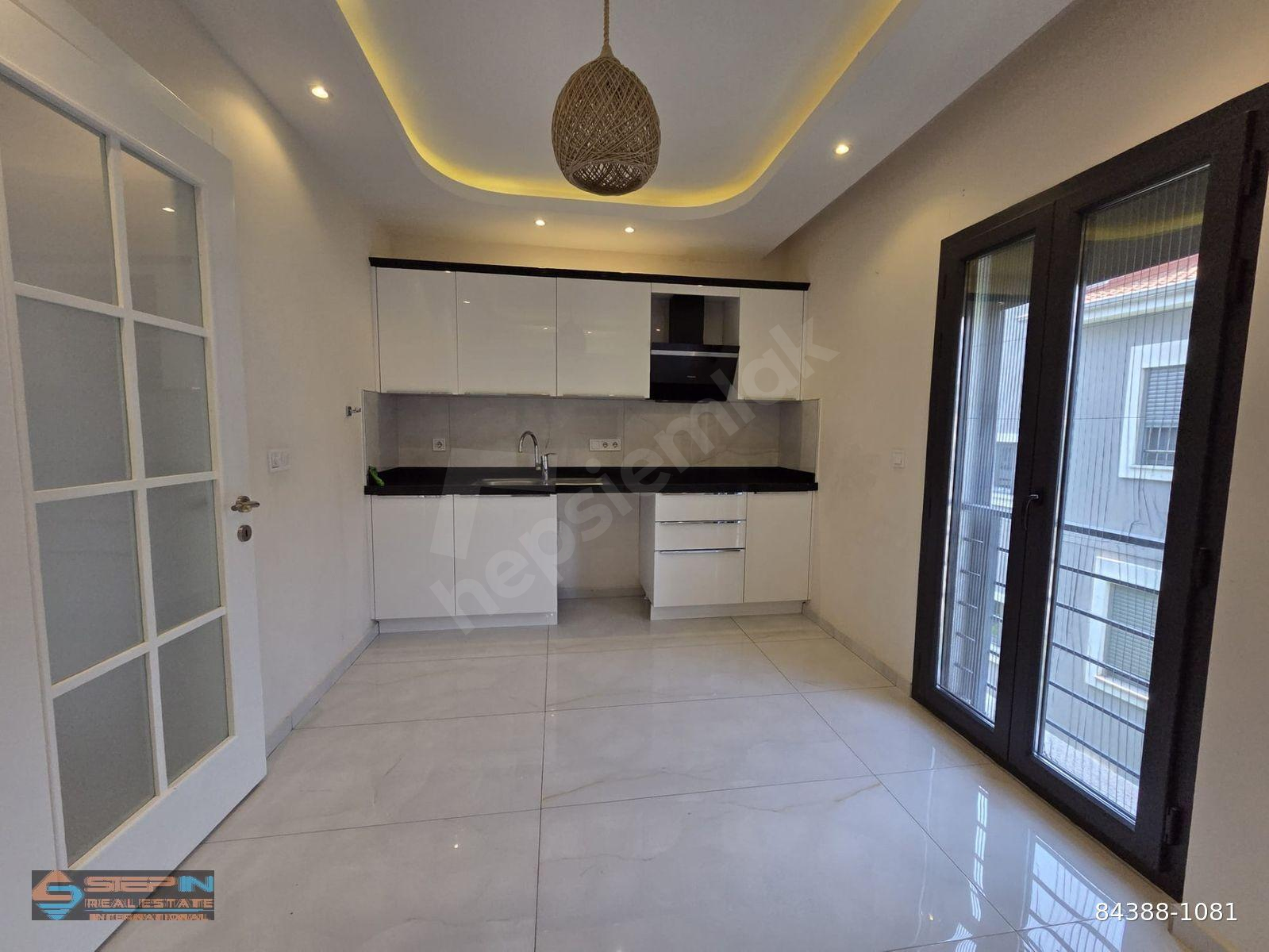 Marmaris Merkezde Asansörlü Yeni Binada 3+1 Kiralık Geniş Dubleks Daire