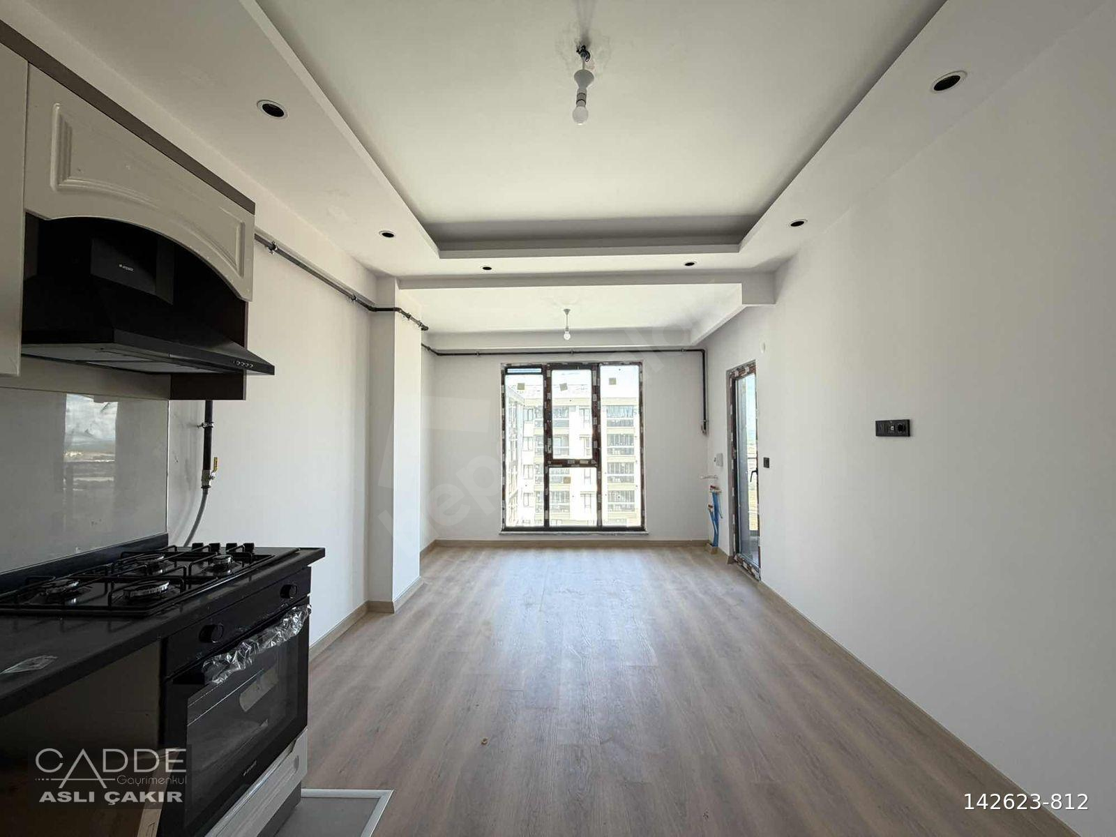 CADDE GAYRİMENKUL'DEN ÇERKEZKÖY TEPE SİTE İÇİ LÜKS 1+1 DAİRE