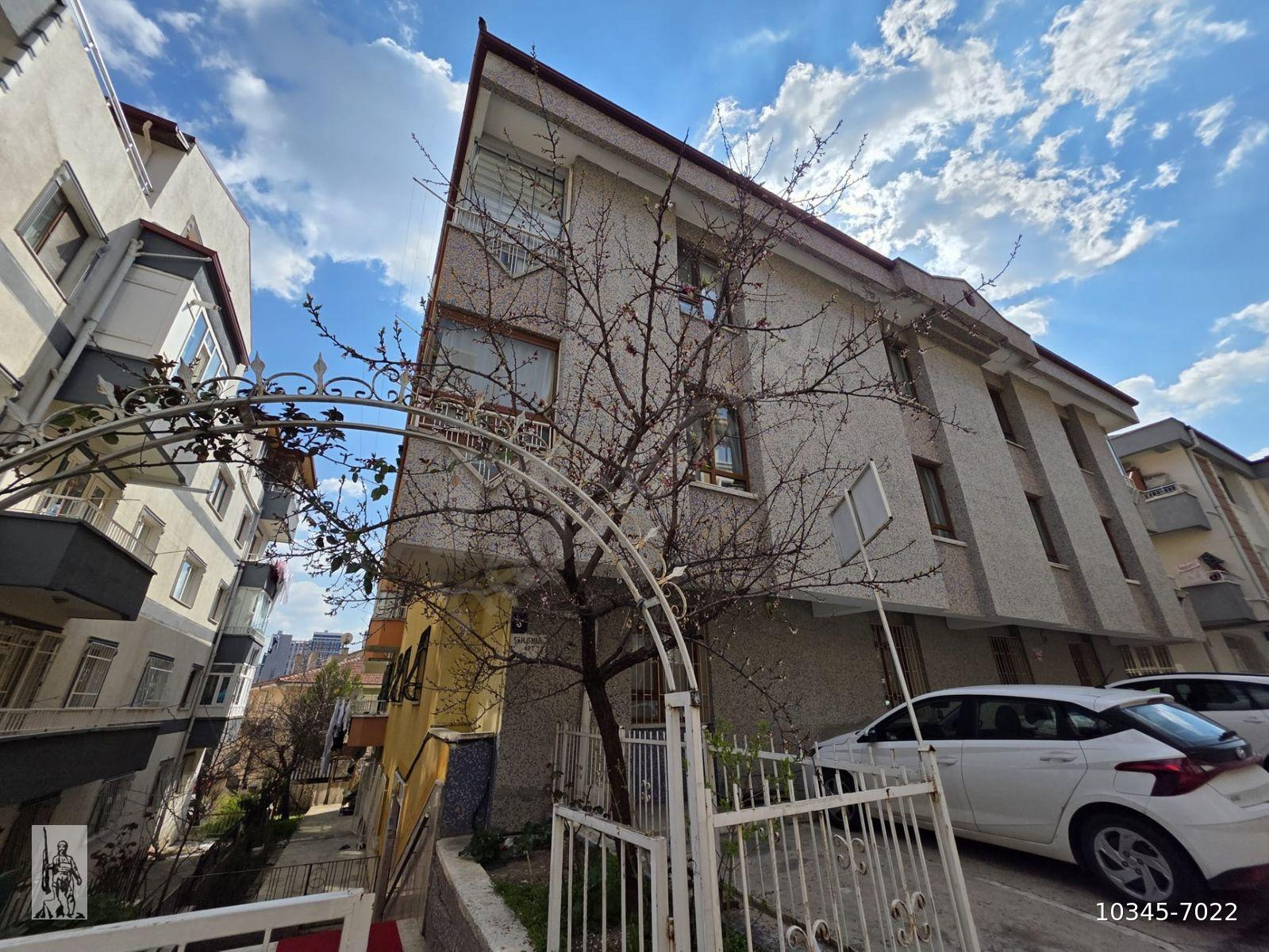 ETLİK ŞEHİR HASTANELERİNE YAKIN KATTA 3+1 GENİŞ DAİRE