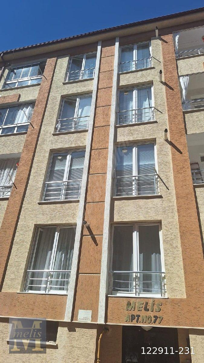 FATİH MAHALLESİ GAFFAR OKKAN CD SOKAĞINDA 1+1 AİLE APARTMANINDA SATILIK DAİRE