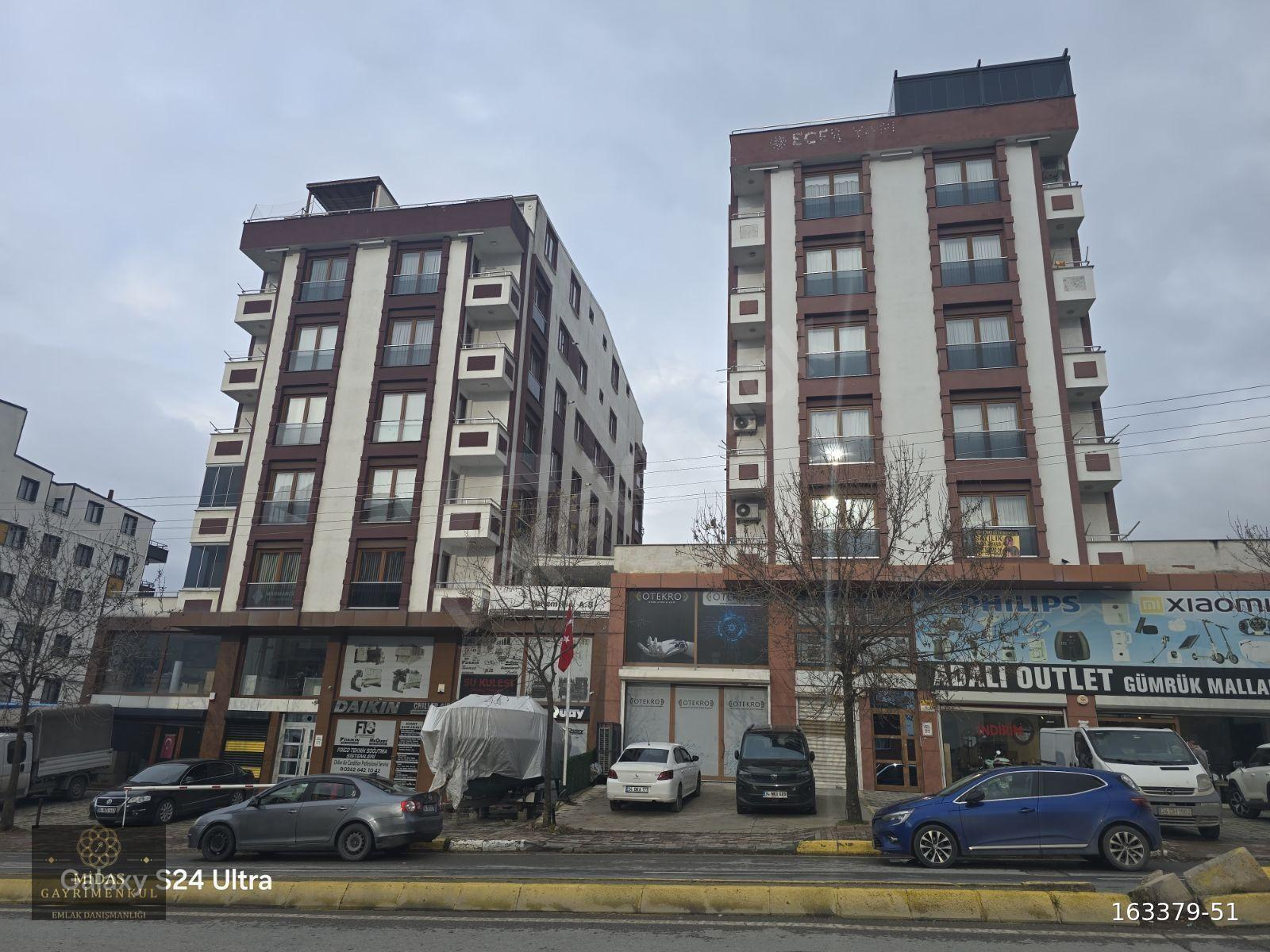 Gebze Çayırova Ragıp Demirkol Bulv.'da 60m2 Teraslı Satılık 3+1