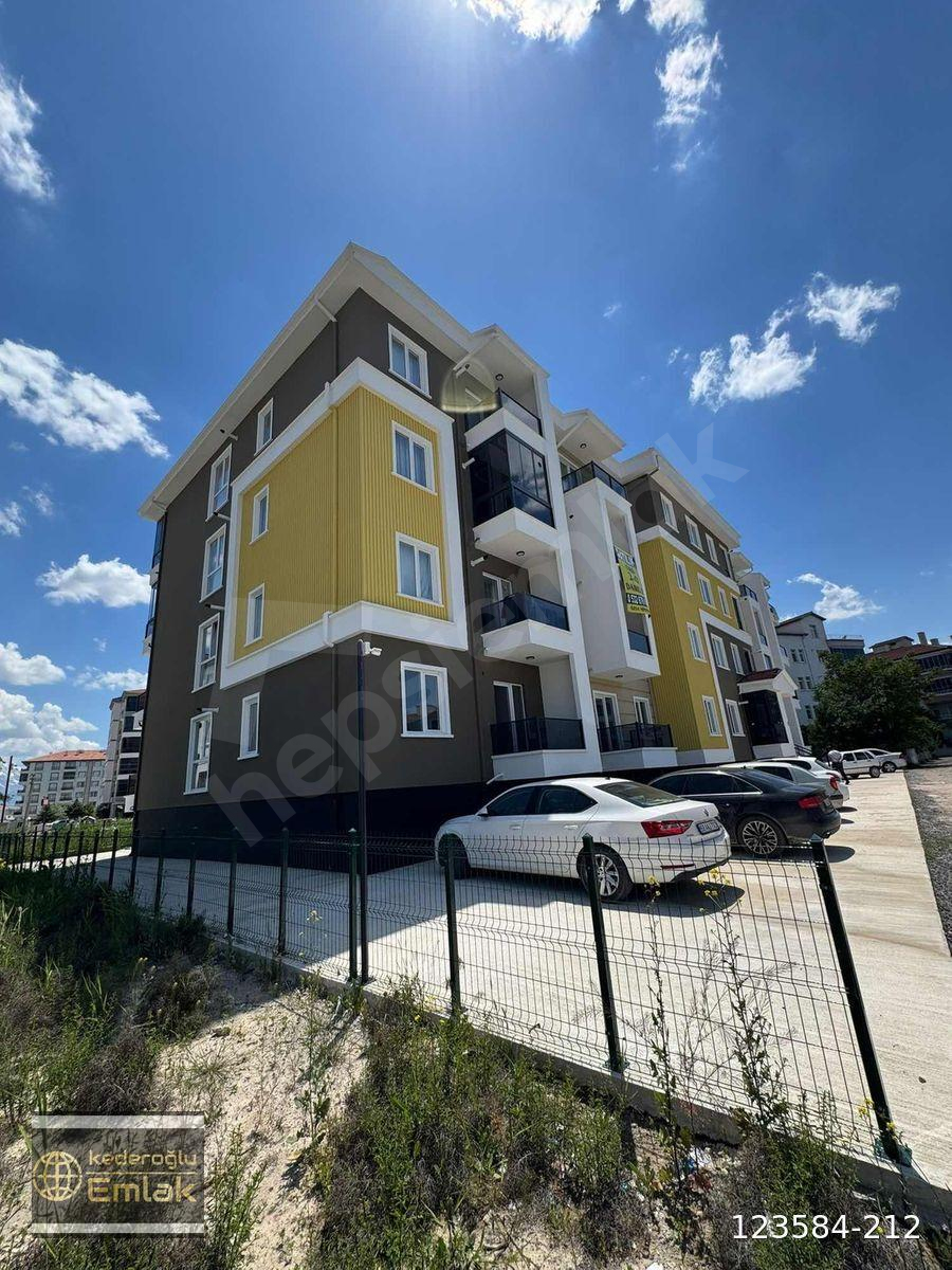 Sıfır DAİRE 2+0 EXTRALARLA DOLU DOLU MASRAFSIZ AKSARAY