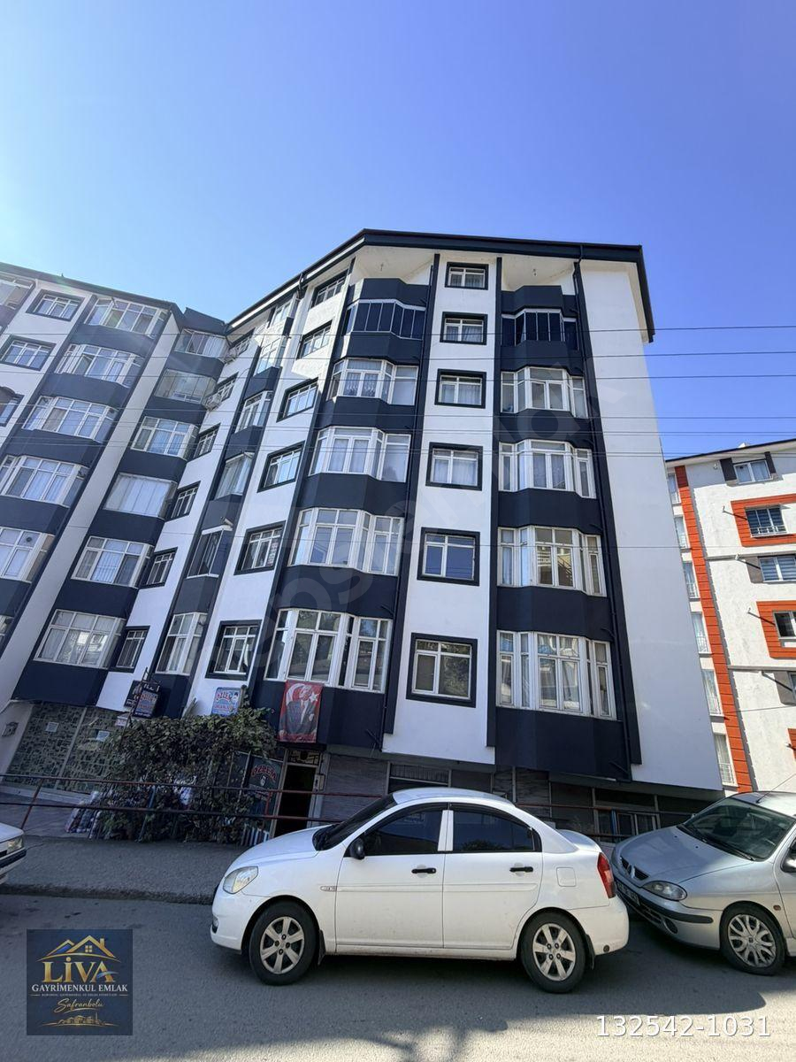 KARABÜK ESENTEPE MAHALLEDE CADDE ÜZERİ ARA KAT 2+1 DAİRE SATILIKTIR