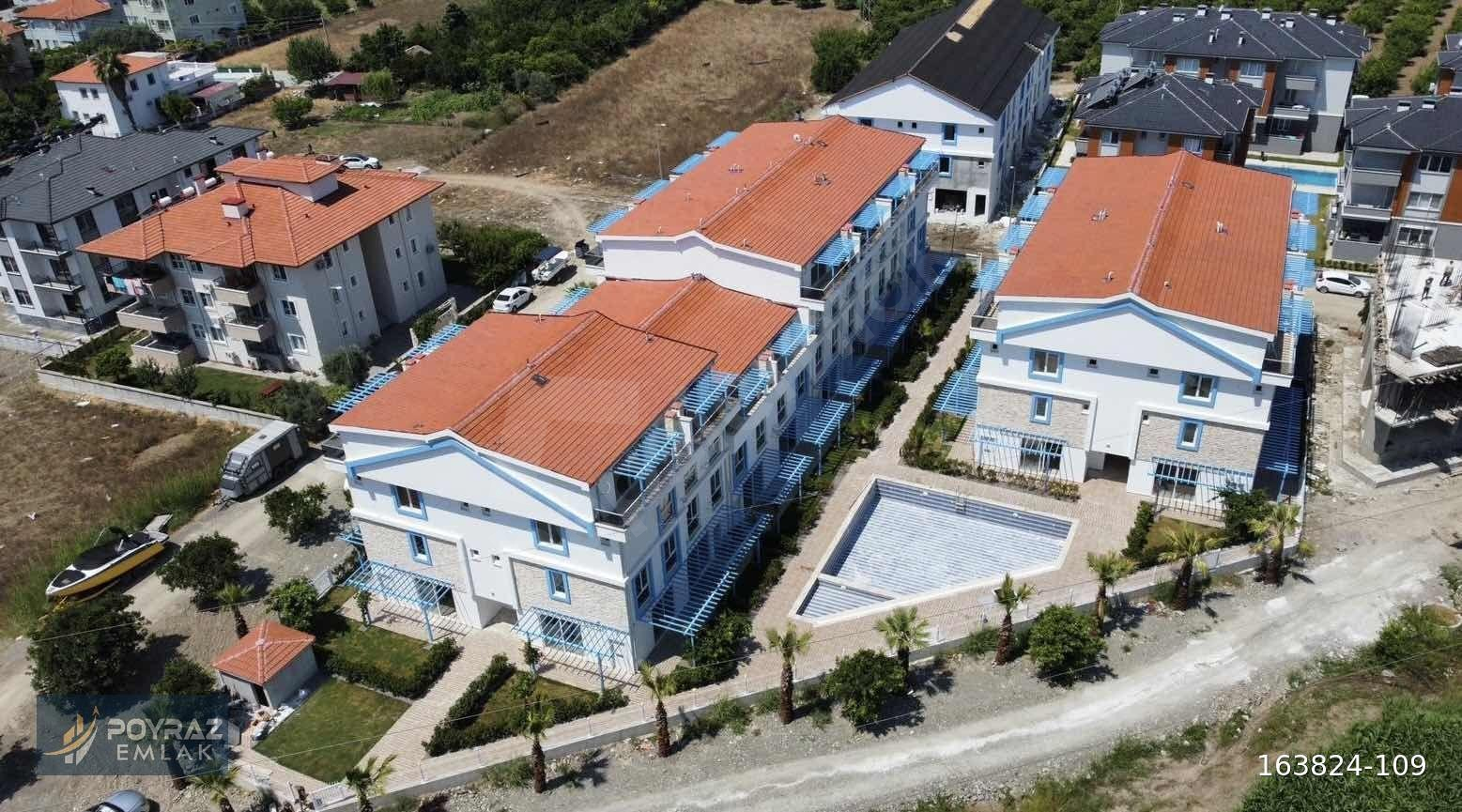 POYRAZ EMLAK|ALAÇATI EVLERİNDE HAVUZ MANZARALI GENİŞ 2+1
