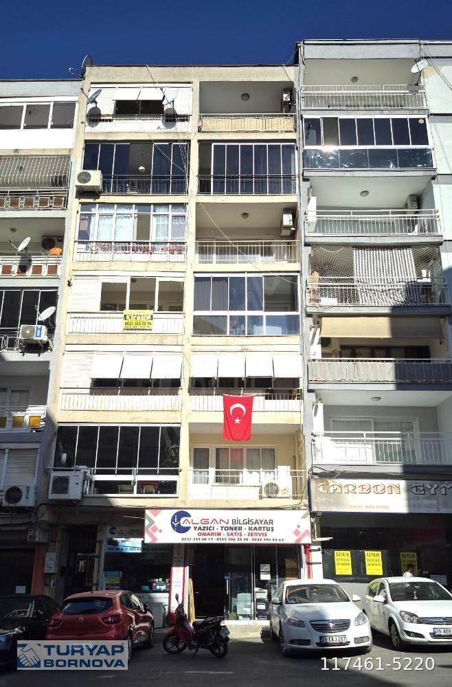 Bornova Merkezde Doğalgaz Kombili 3+1 Ara Kat Kiralık Daire