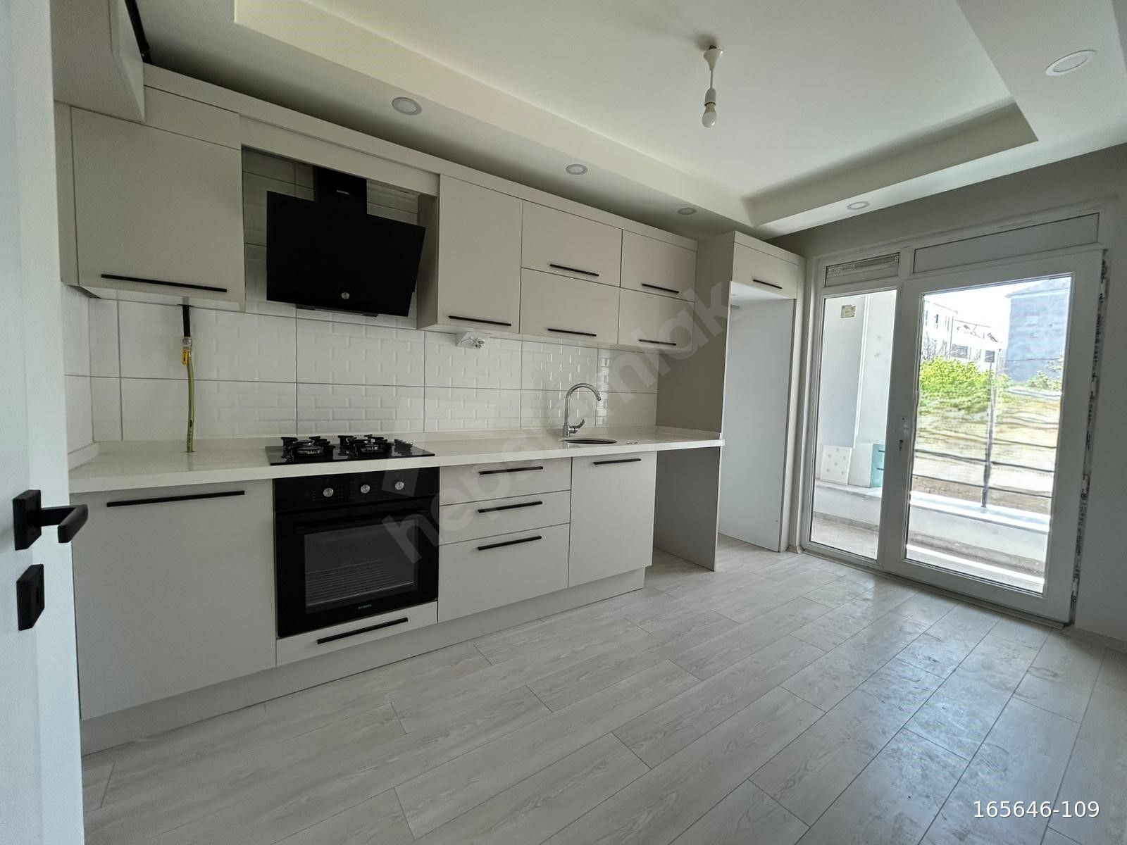 ESENTEPE MAH. YEŞİL MEYDAN CAD. YAKINI İSKANLI SATILIK 2+1 DAİRE