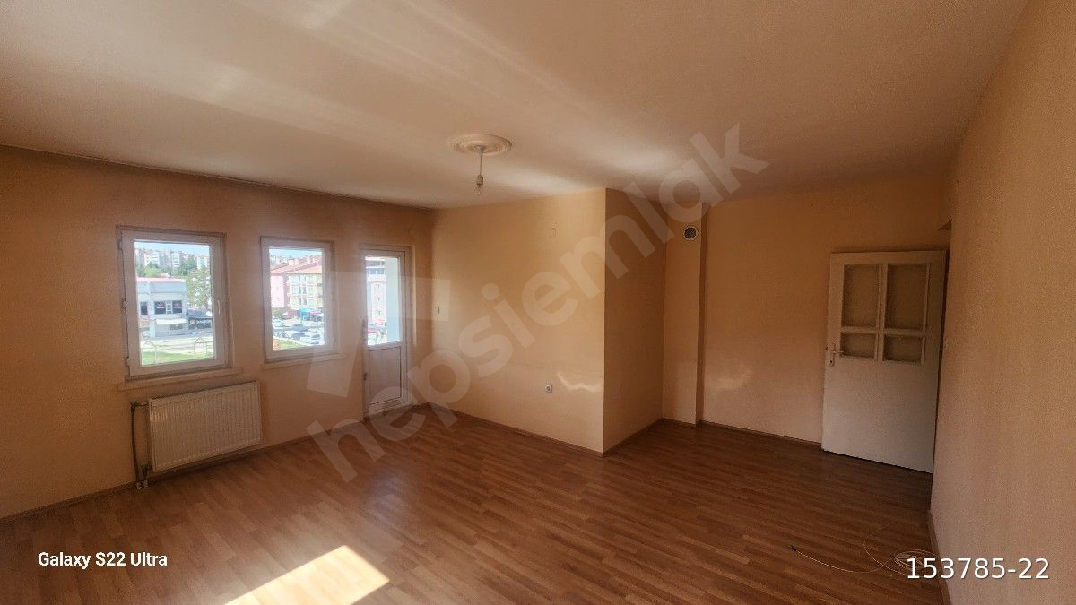 Elvankent Topçu Mahallesi 3+1 satılık daire site içerisinde