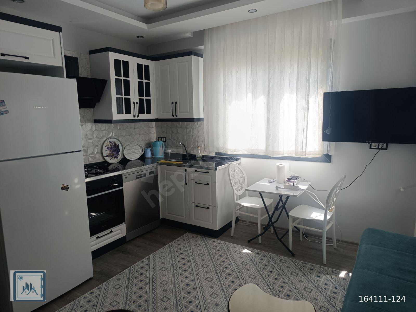 ÇARKIPAREDE YOL KENARINDA NEZİH SİTEDE EŞYALI KİRALIK 1+1