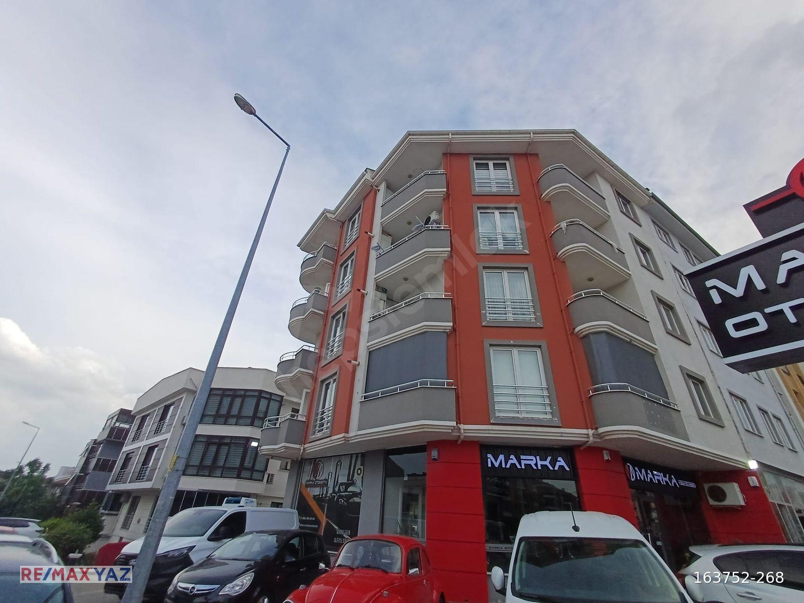 REMAX YAZ'DAN CADDE ÜSTÜNDE GENİŞ ASANSÖRLÜ SATILIK 1+1