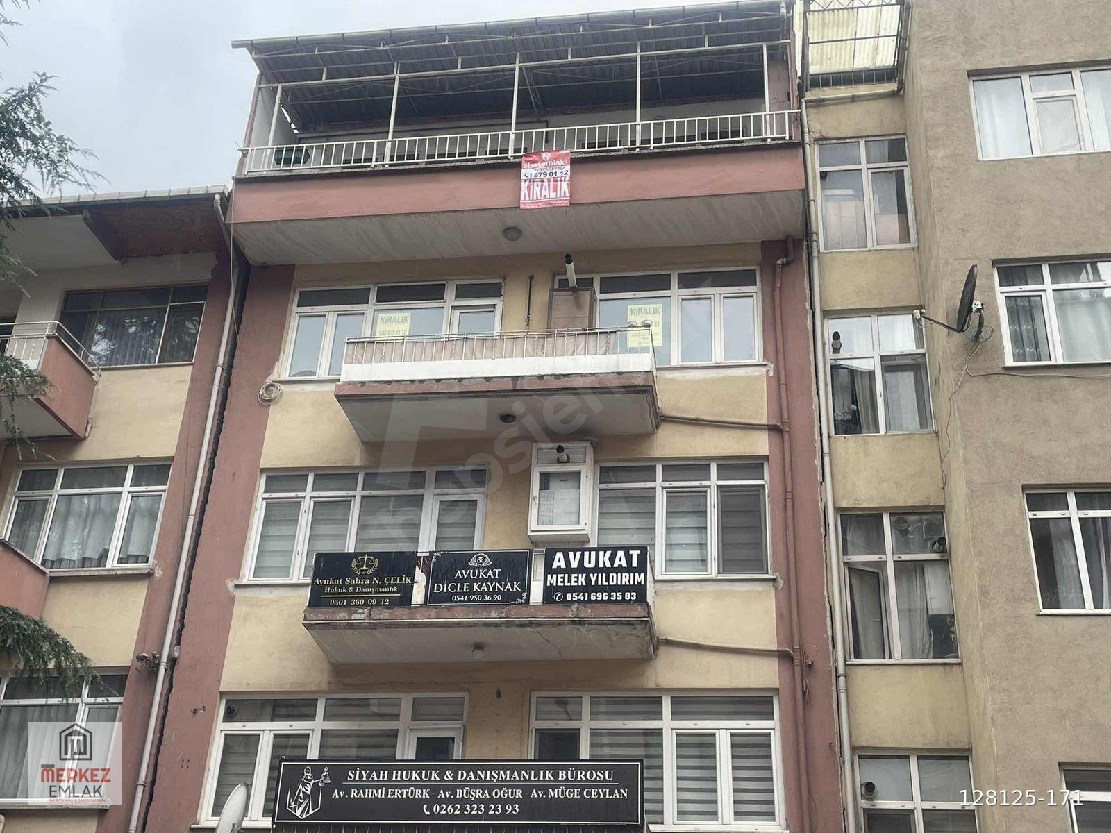 İzmit Karabaş Mahallesi Merkez'de 3+1 Çatı Katı KİRALIK DAİRE