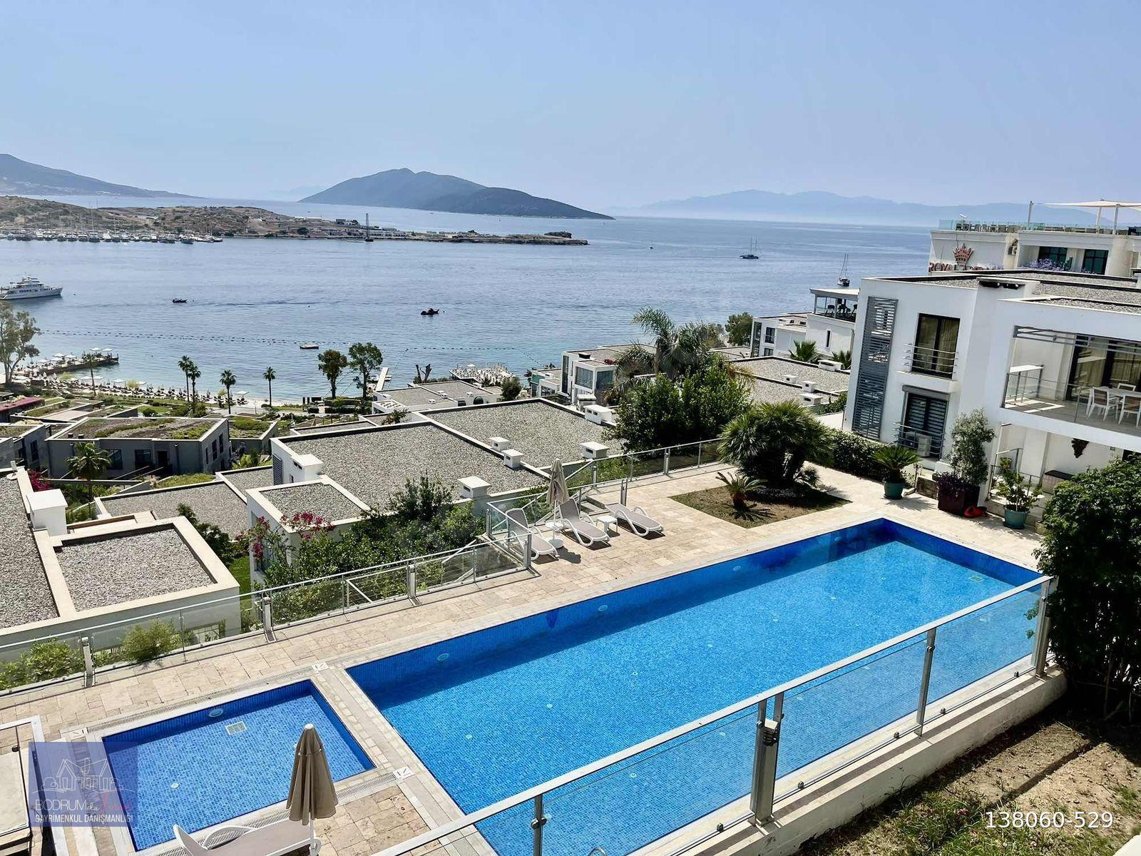 BODRUM ASARLIK DENİZE SIFIR SİTEDE DENİZ MANZARALI DUBLEKS DAİRE