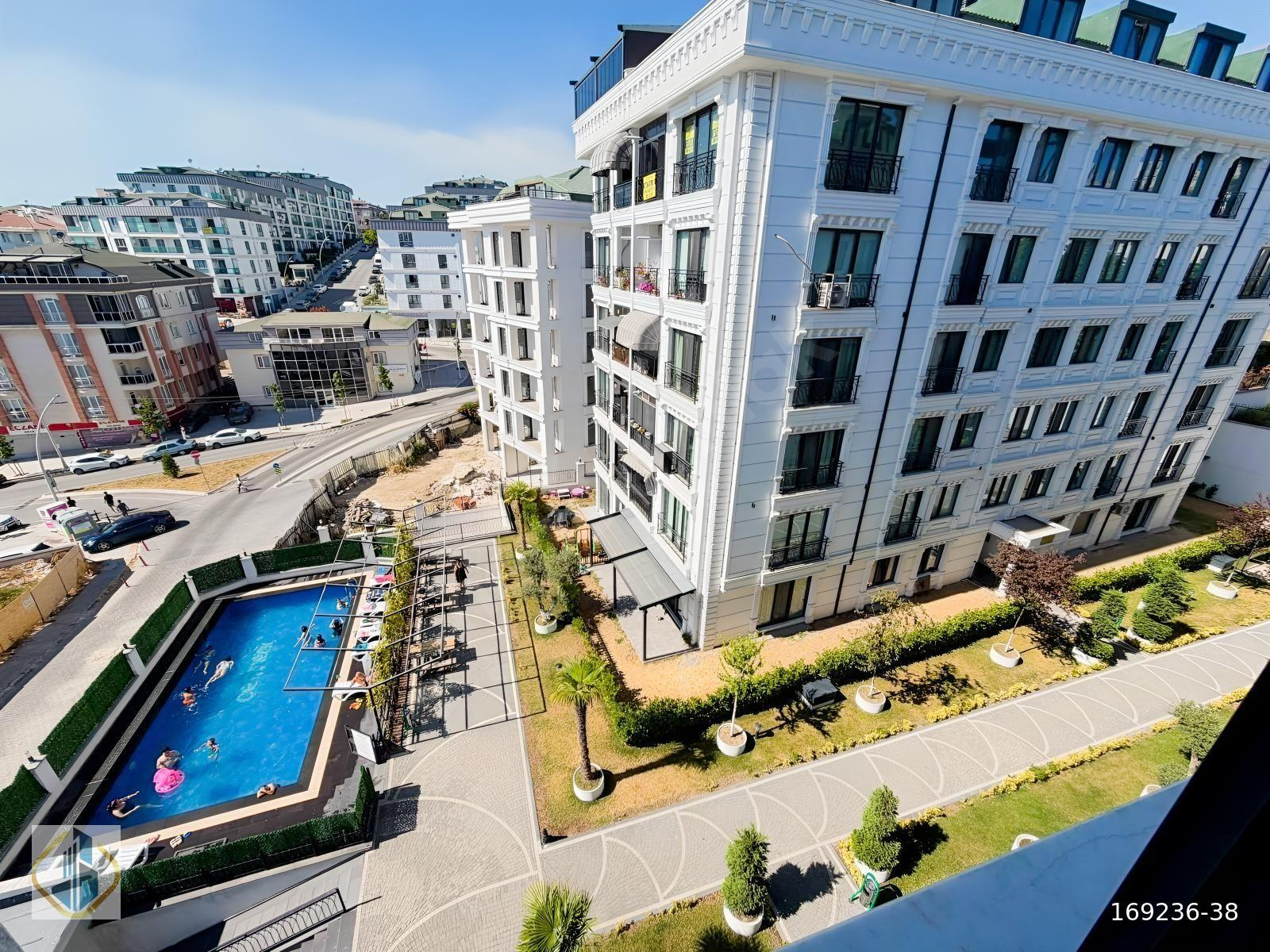 BÜYÜKÇEMECE' DE DENİZ MANZARALI TADİLATLI KİRALIK 2+1 DAİRE