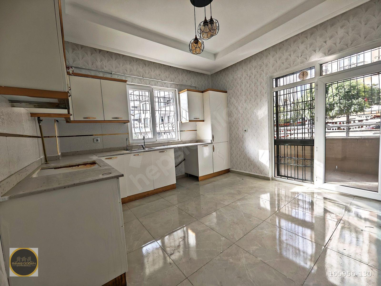 GAZİKENT BURAK'TA SATILIK YÜKSEK GİRİŞ BAKIMLI 3+1 DAİRE