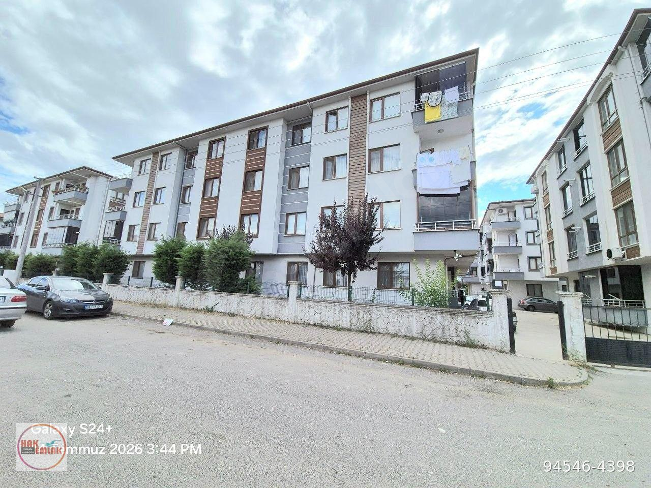 Hak Emlak'tan Aziziye Mahallesinde Kiralık 3+1 Geniş Daire