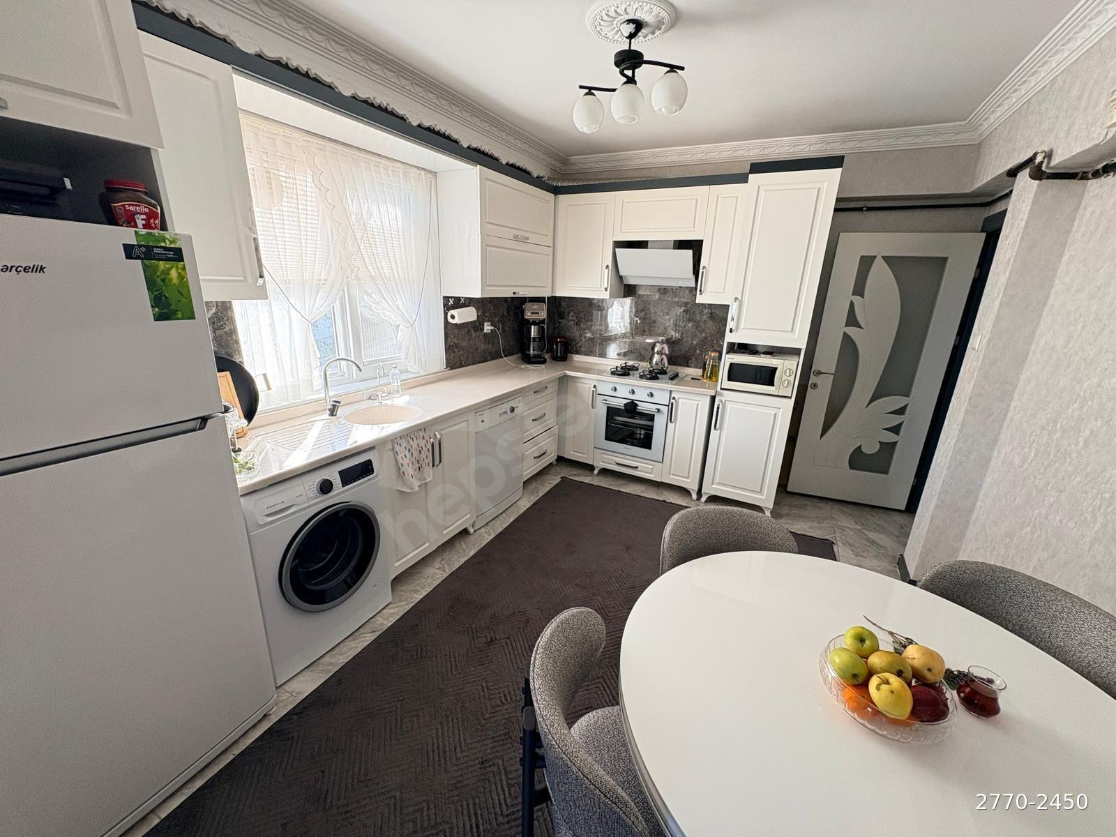 NUR EMLAK'TAN BEŞİKKAYA'DA 3+1 TERAS BALKONLU Y.GİRİŞ DAİRE