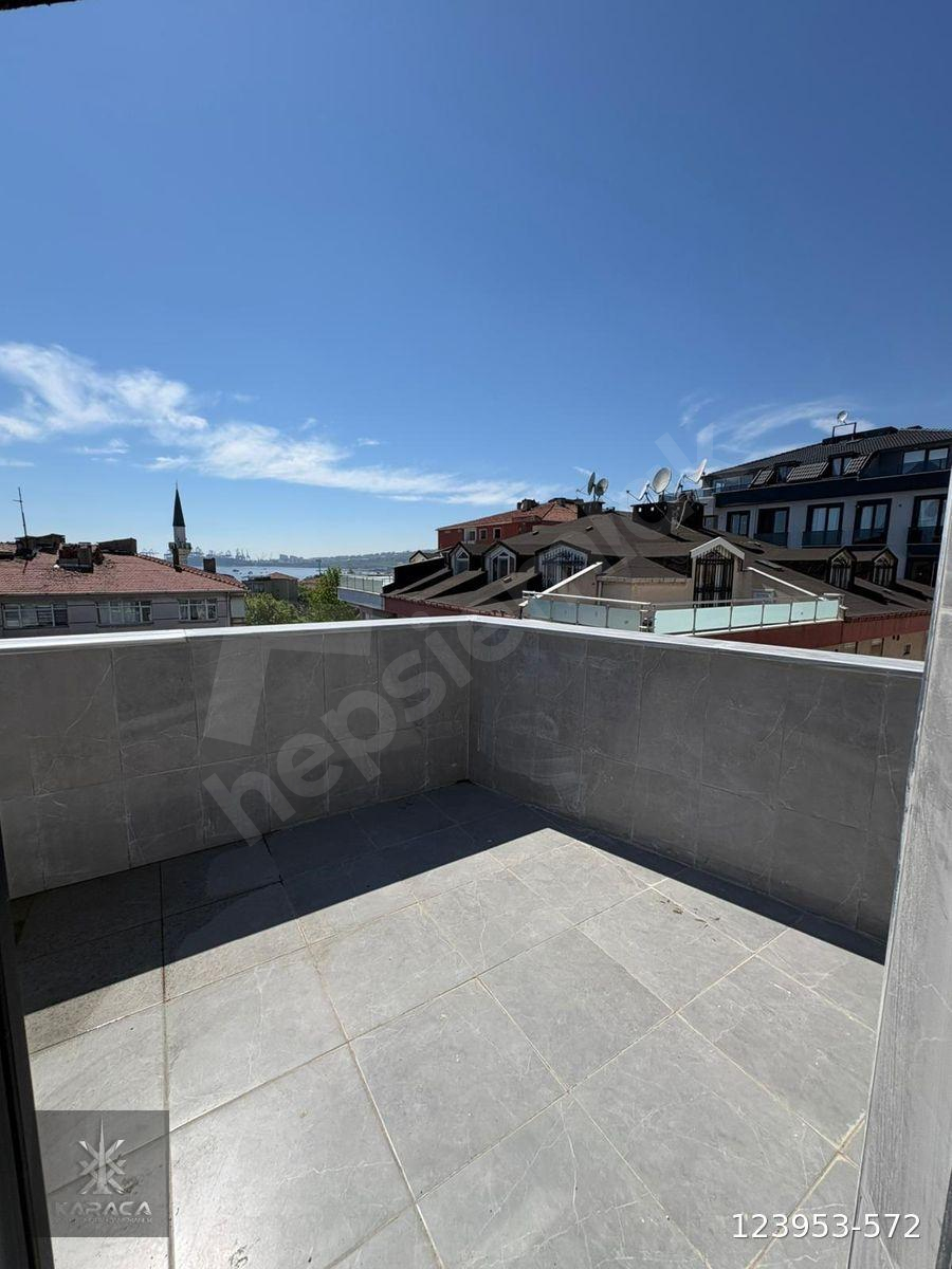 SAHİLE YAKIN DENİZ MANZARALI VE OTOPARKLI 3+2 DUBLEX DAİRE